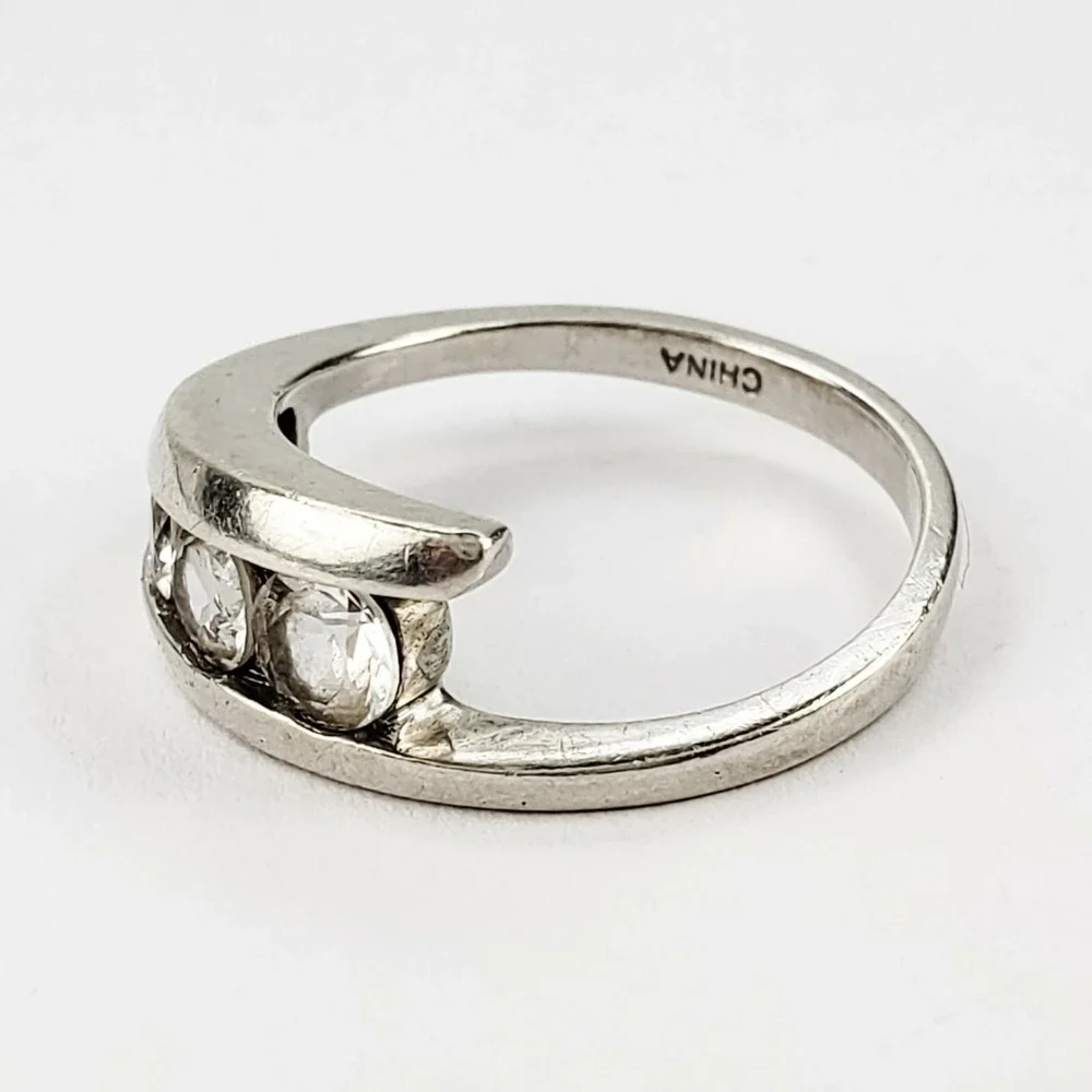 Ross Simons Bypass Ring Sterling Silver 7.75 Silver Graduated Channel Set Stone
